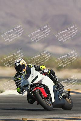 media/Oct-30-2025-Racers Edge (Thu) [[dabbdaf680]]/3-B Group/Session 2 (Turn 14)/